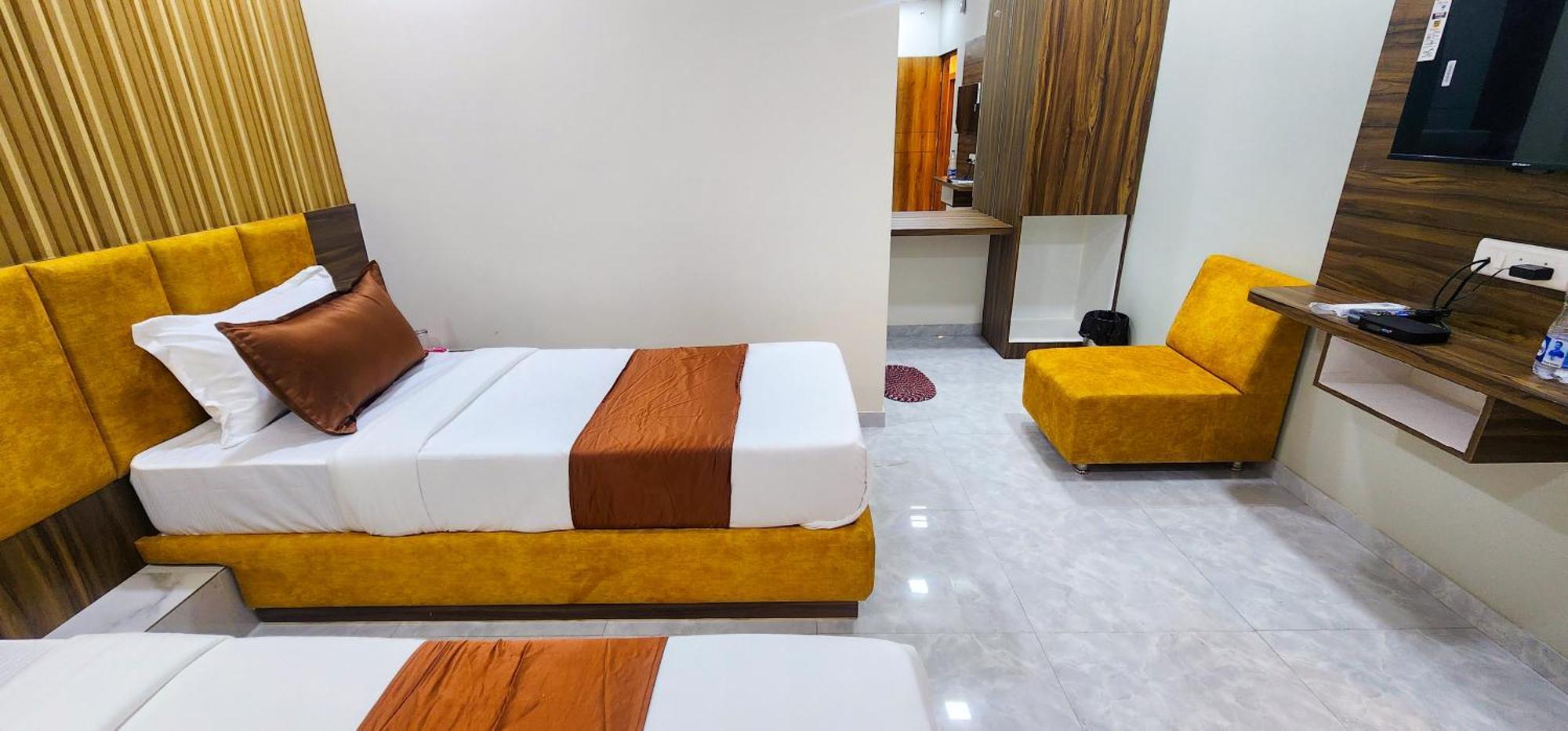 Hotel Nova Blue Ahmedabad Luaran gambar