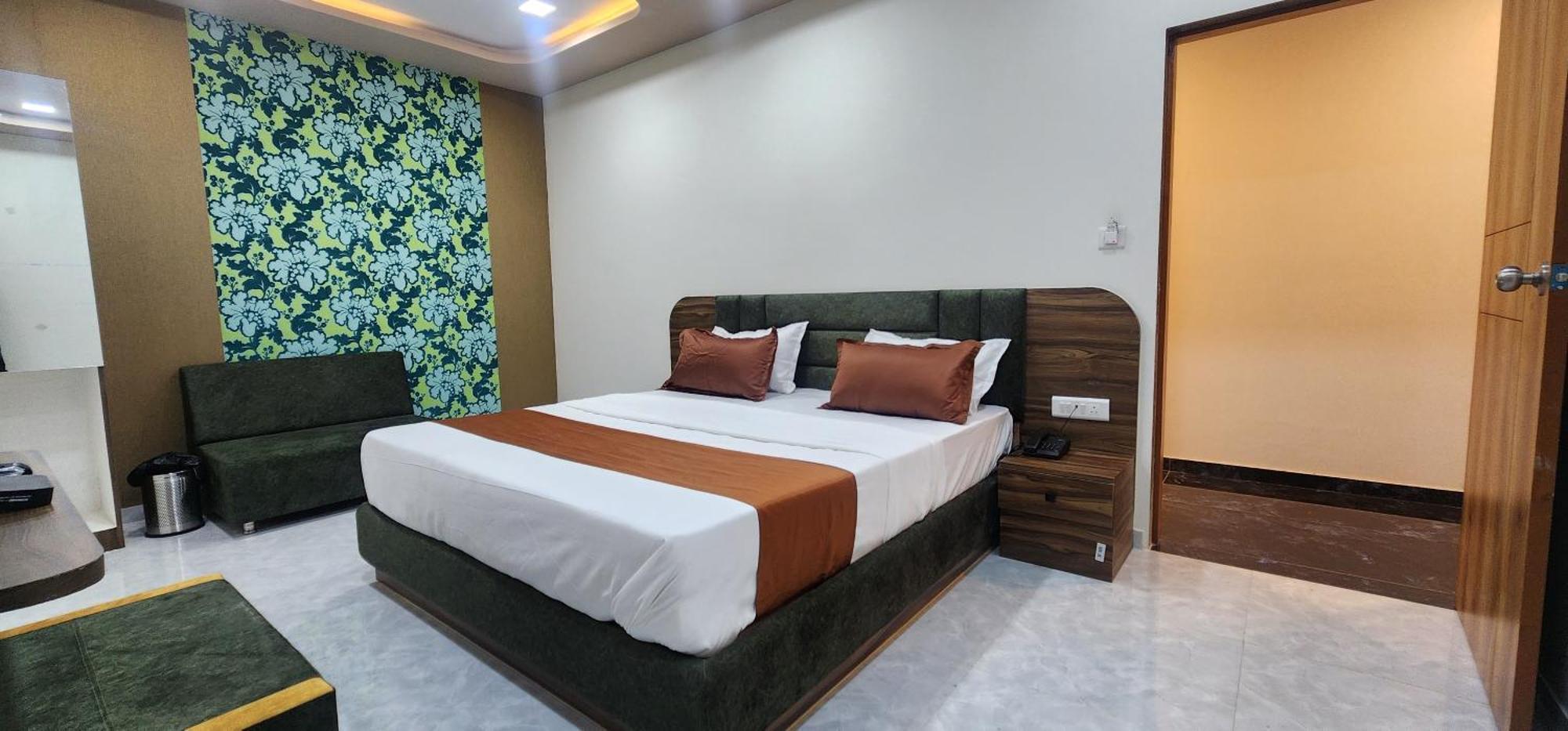 Hotel Nova Blue Ahmedabad Luaran gambar
