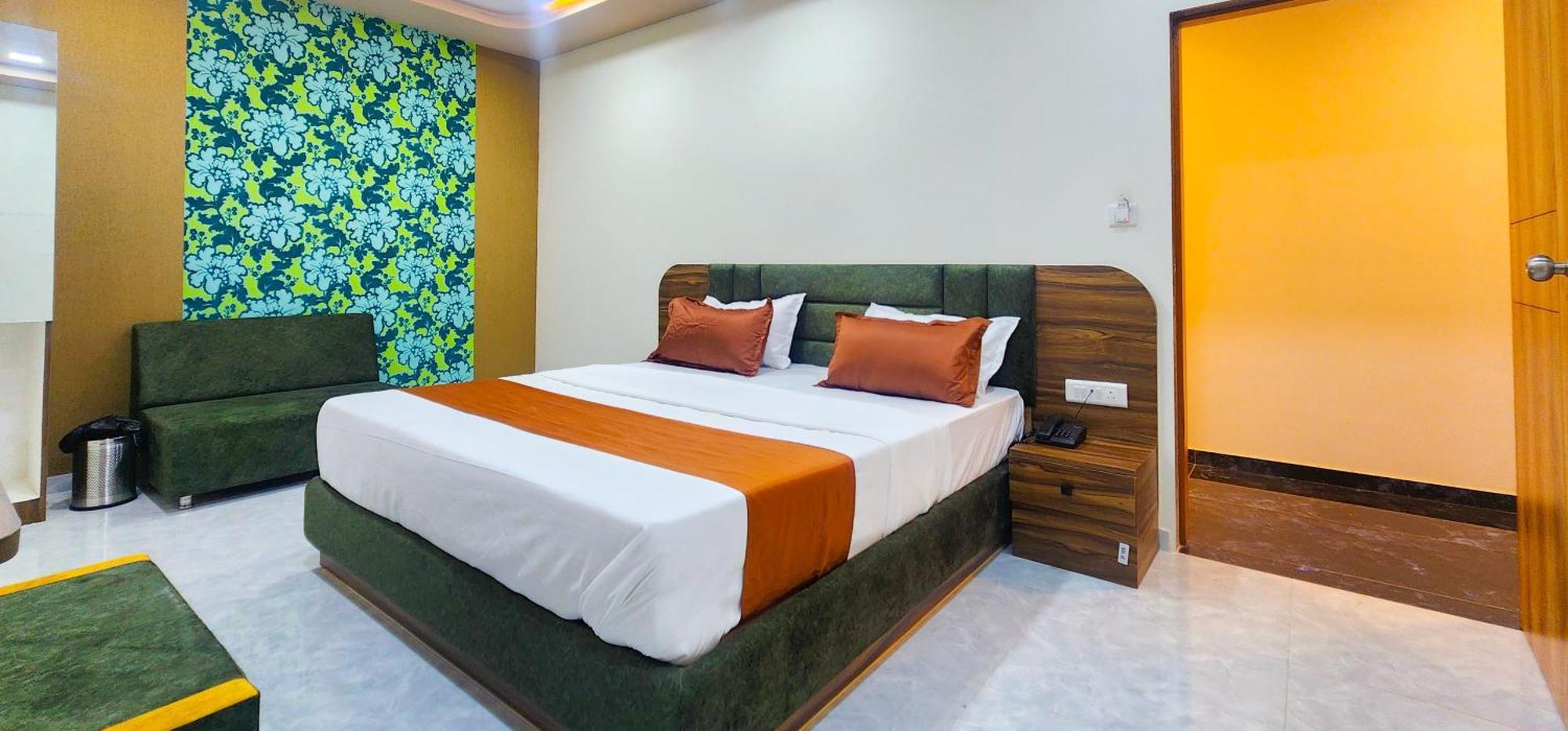Hotel Nova Blue Ahmedabad Luaran gambar