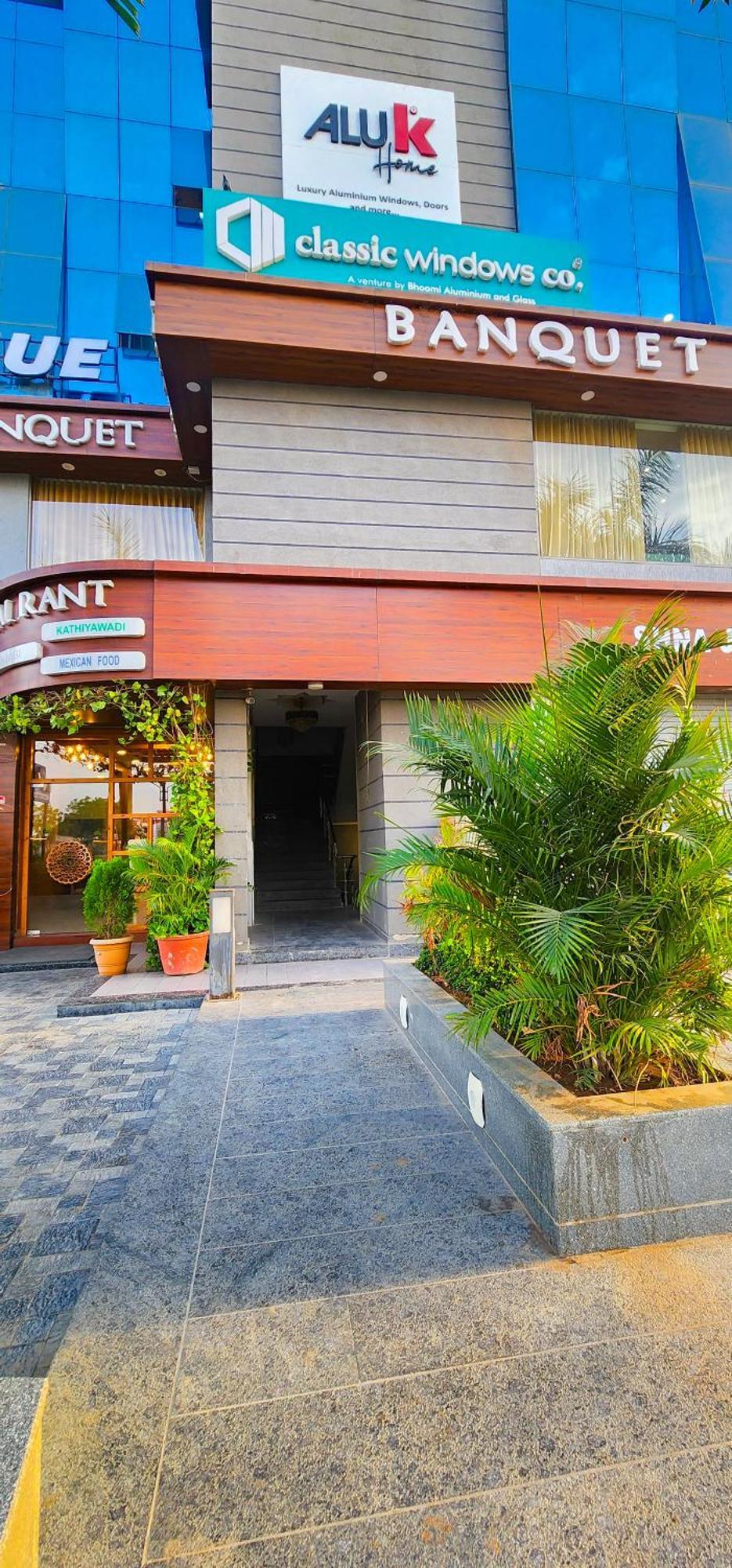 Hotel Nova Blue Ahmedabad Luaran gambar