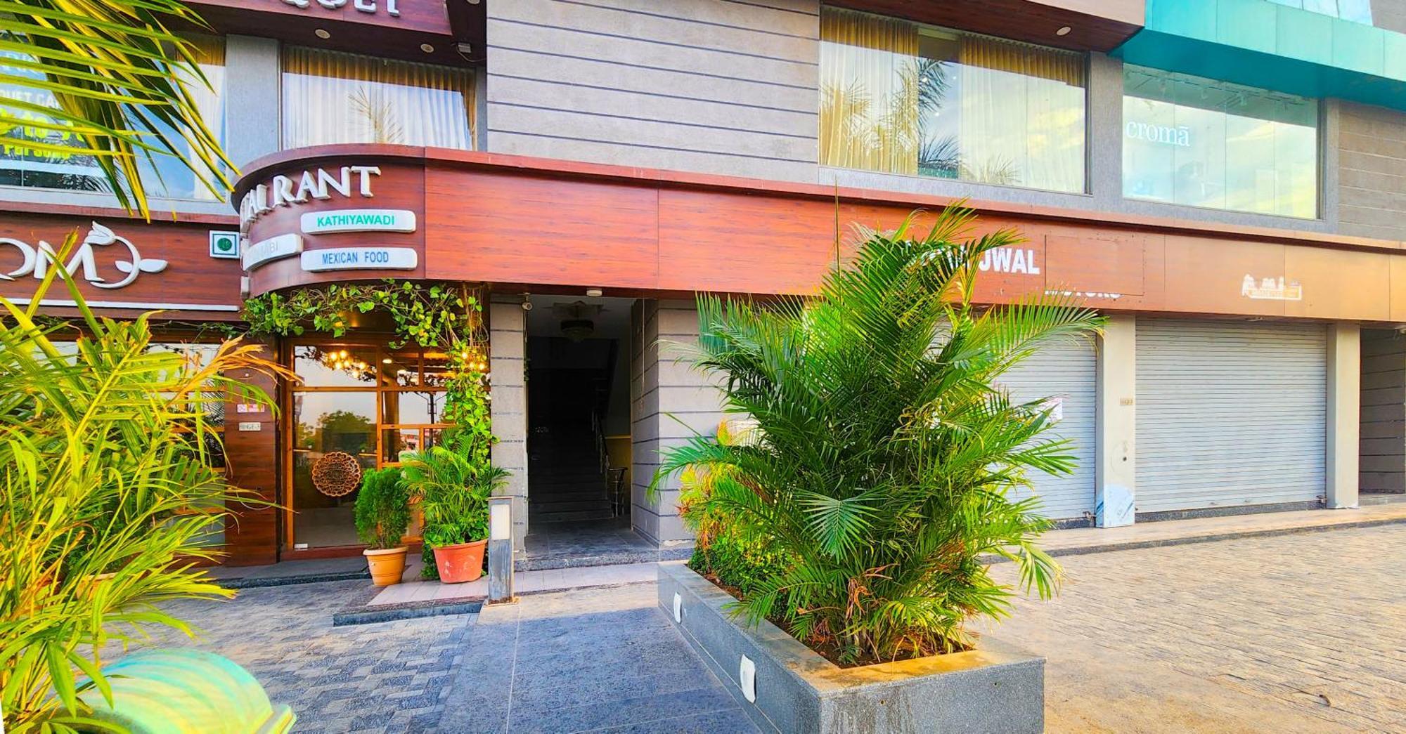 Hotel Nova Blue Ahmedabad Luaran gambar