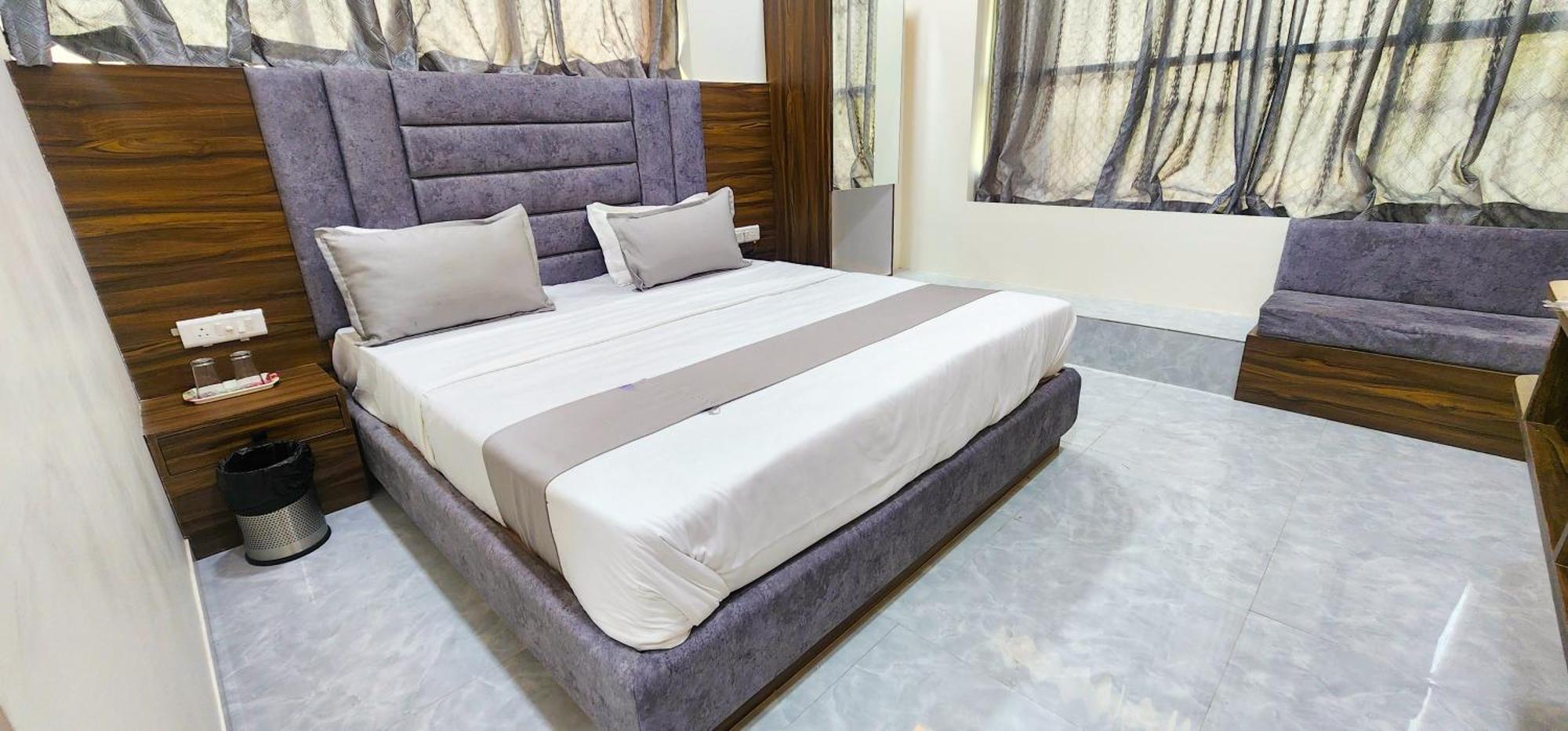 Hotel Nova Blue Ahmedabad Luaran gambar