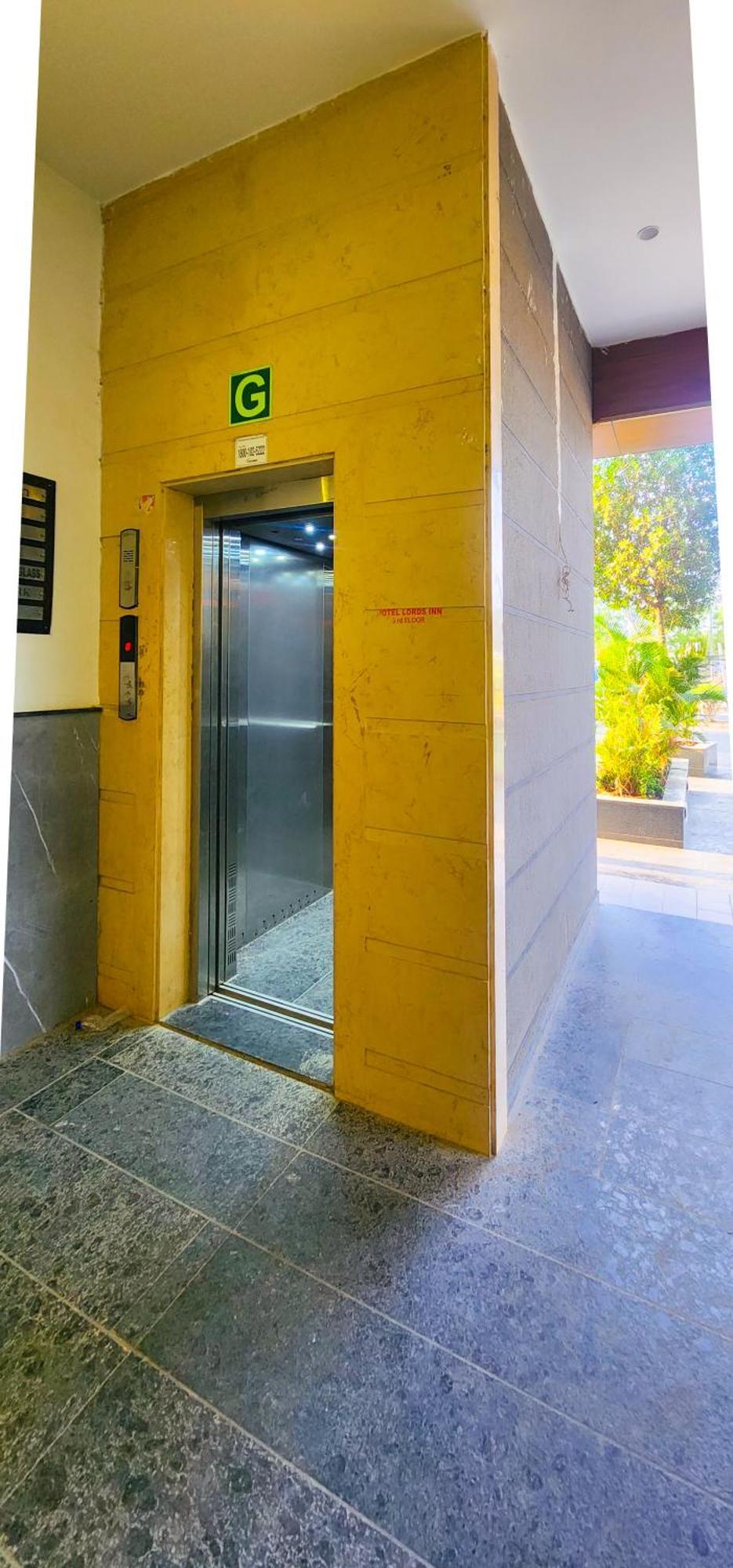 Hotel Nova Blue Ahmedabad Luaran gambar