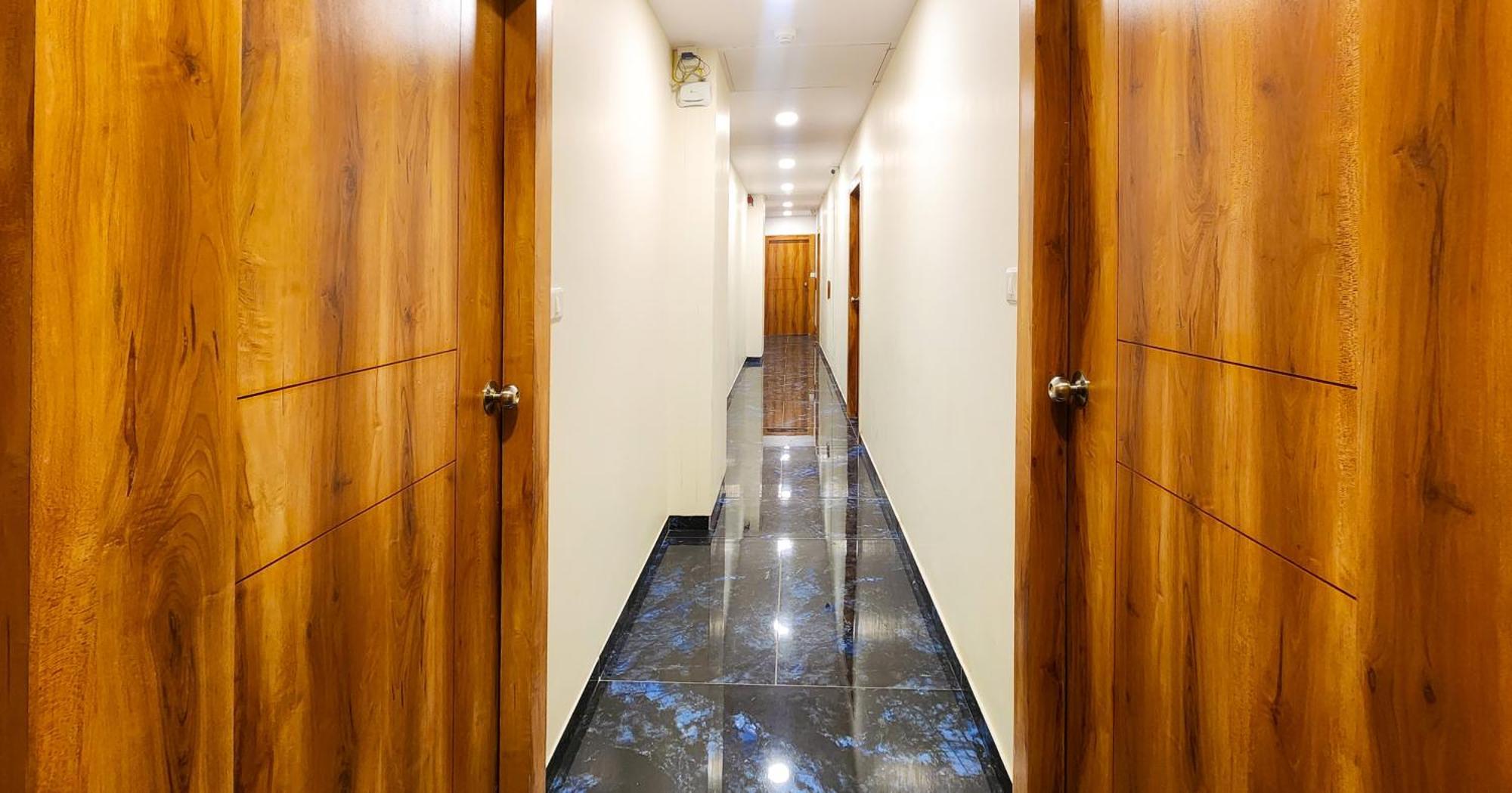 Hotel Nova Blue Ahmedabad Luaran gambar