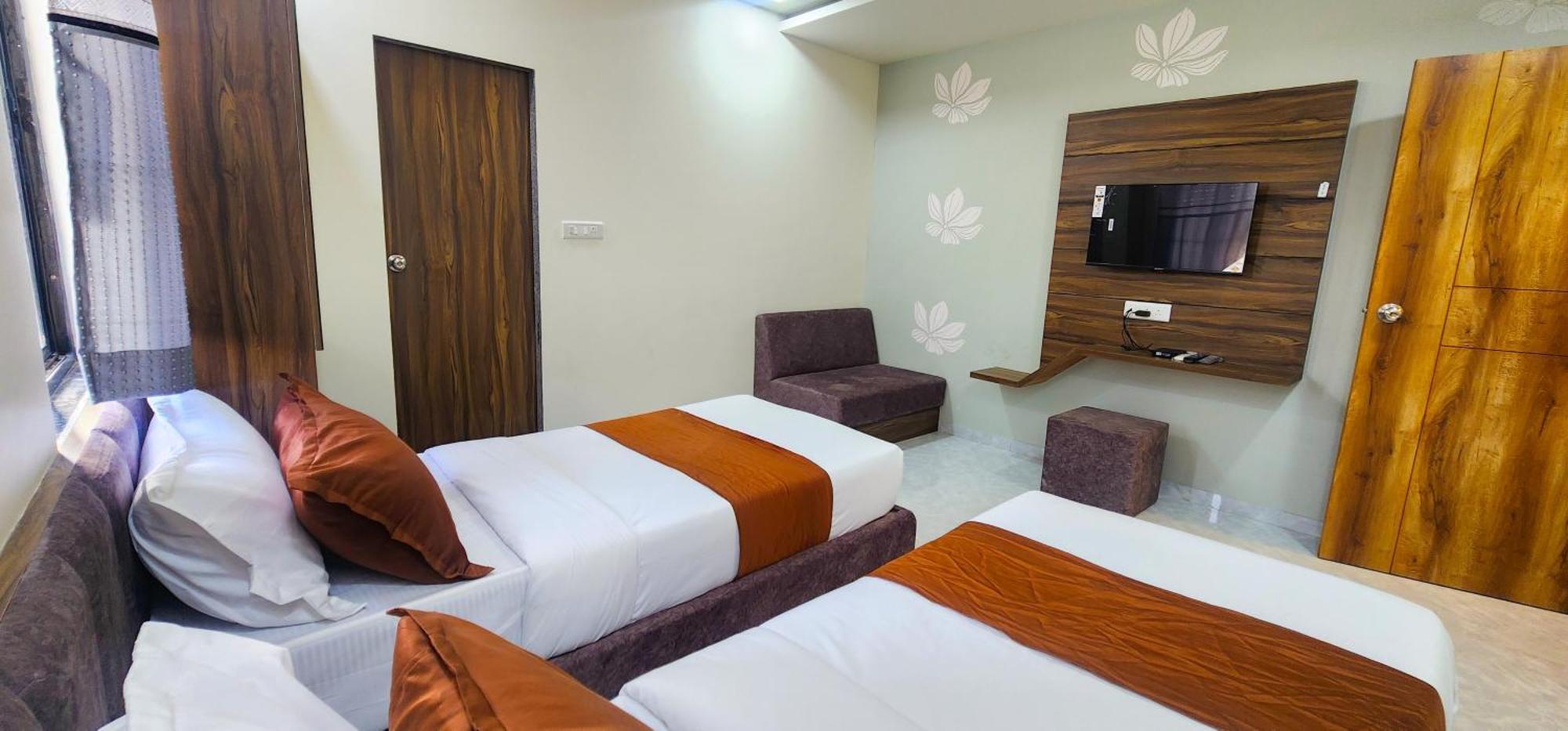Hotel Nova Blue Ahmedabad Luaran gambar