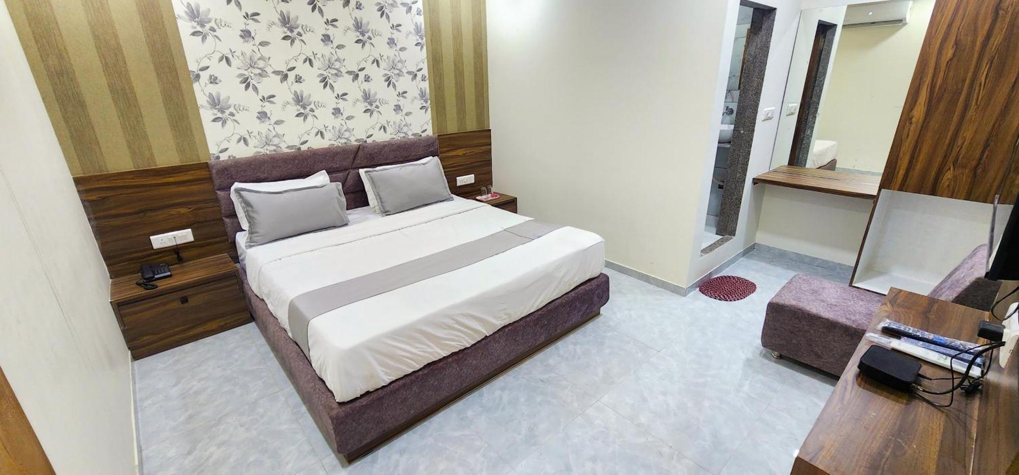 Hotel Nova Blue Ahmedabad Luaran gambar