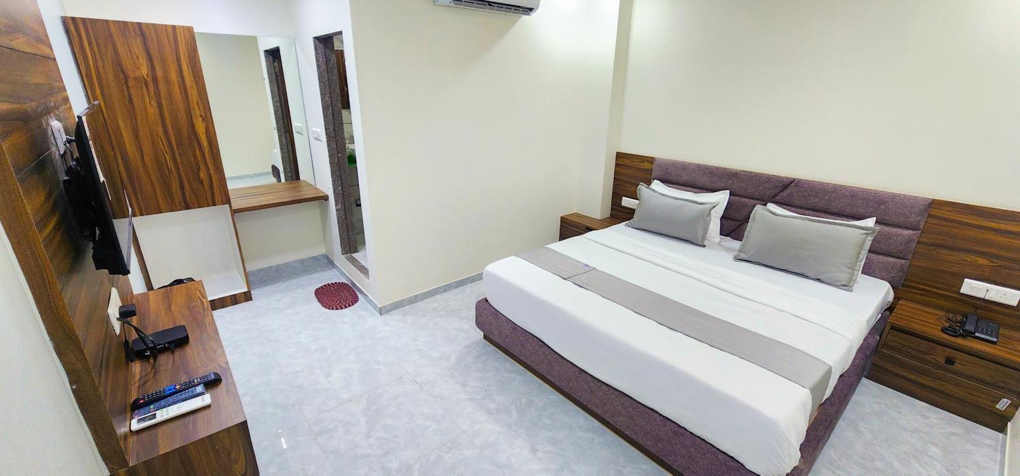 Hotel Nova Blue Ahmedabad Luaran gambar
