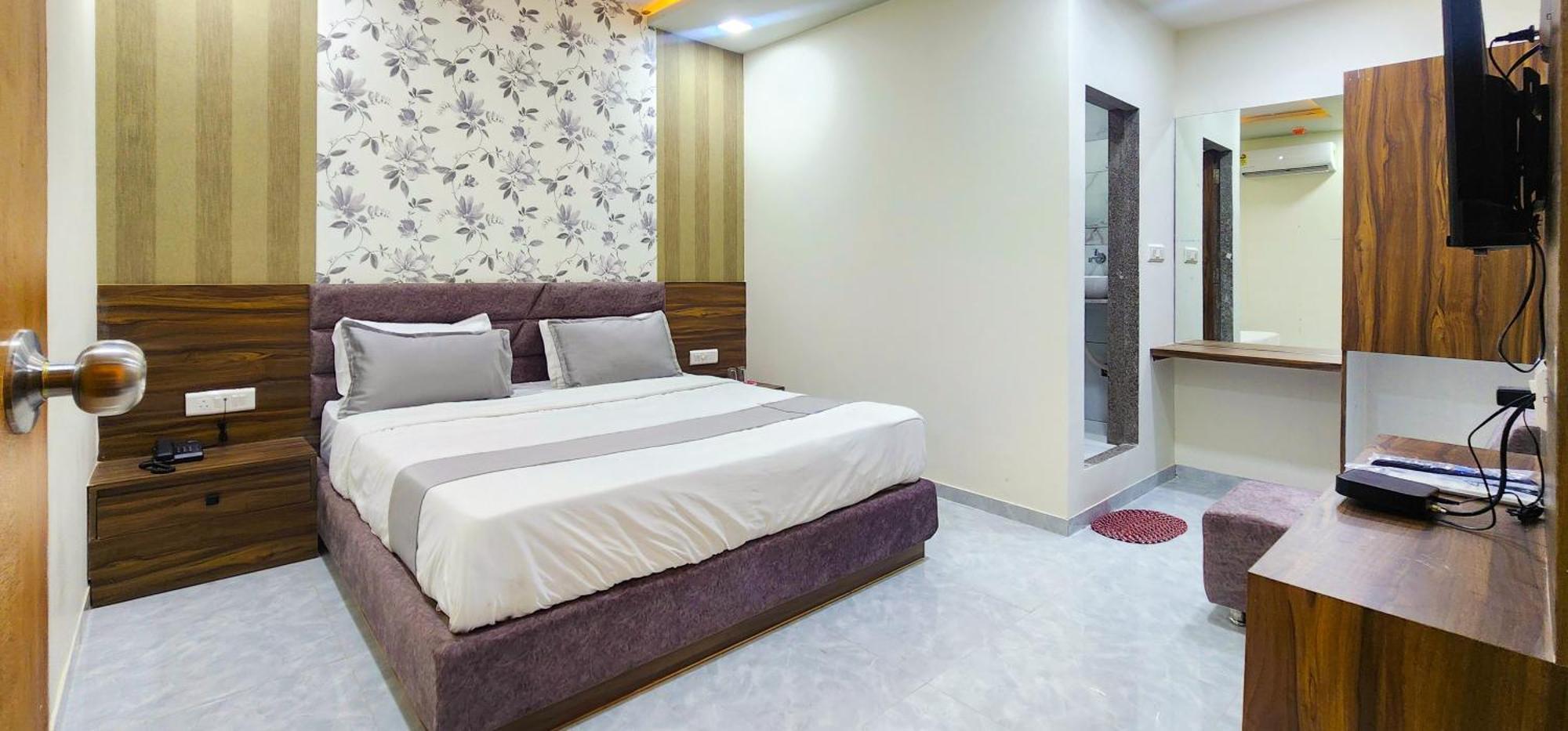 Hotel Nova Blue Ahmedabad Luaran gambar