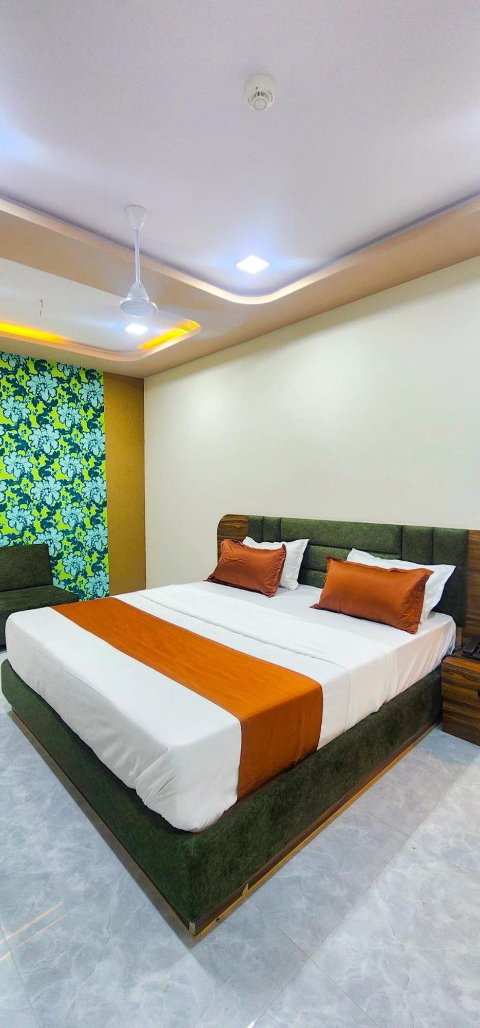 Hotel Nova Blue Ahmedabad Luaran gambar
