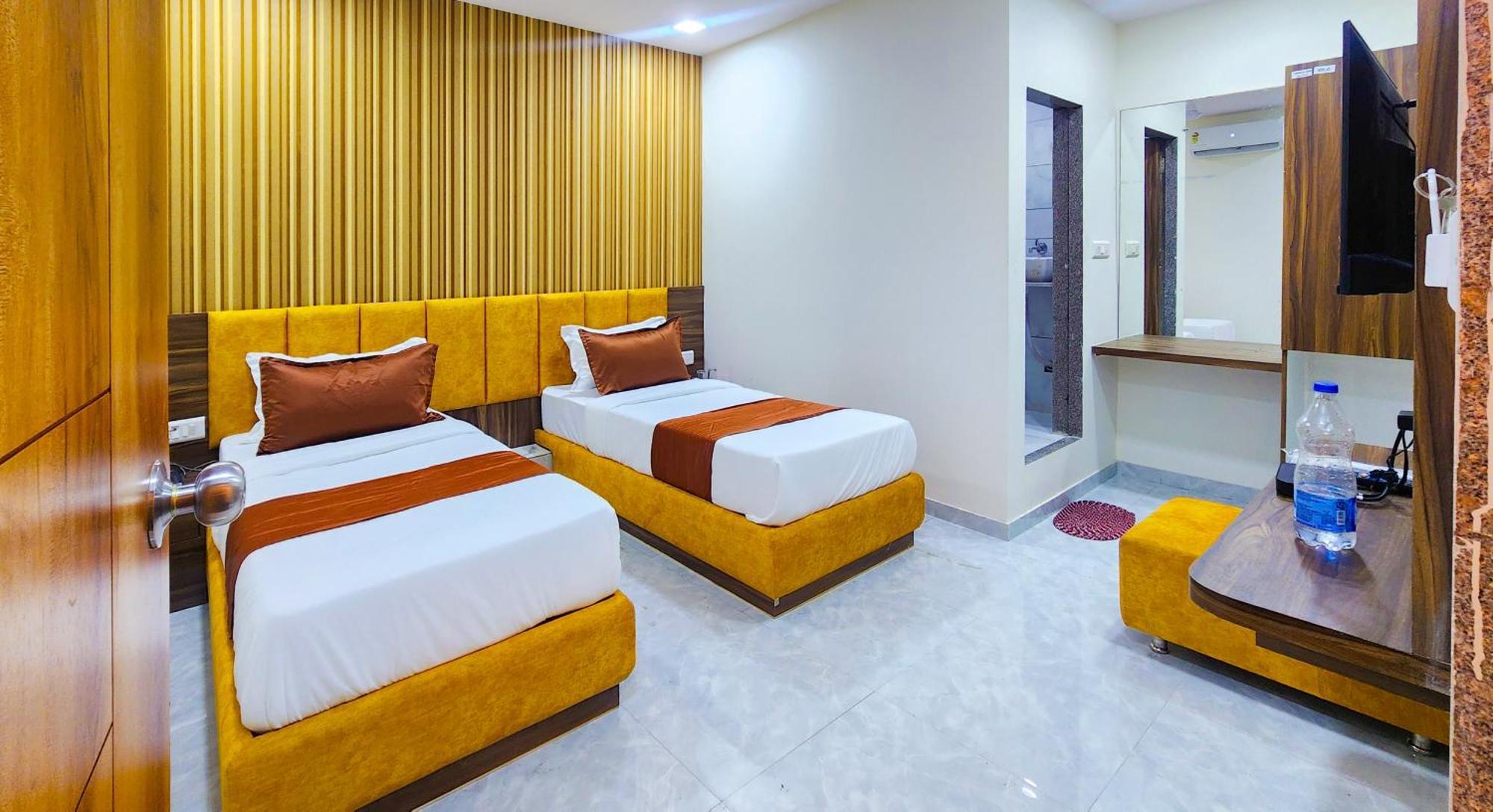 Hotel Nova Blue Ahmedabad Luaran gambar