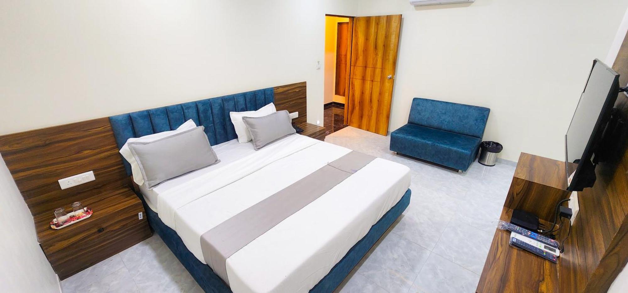 Hotel Nova Blue Ahmedabad Luaran gambar