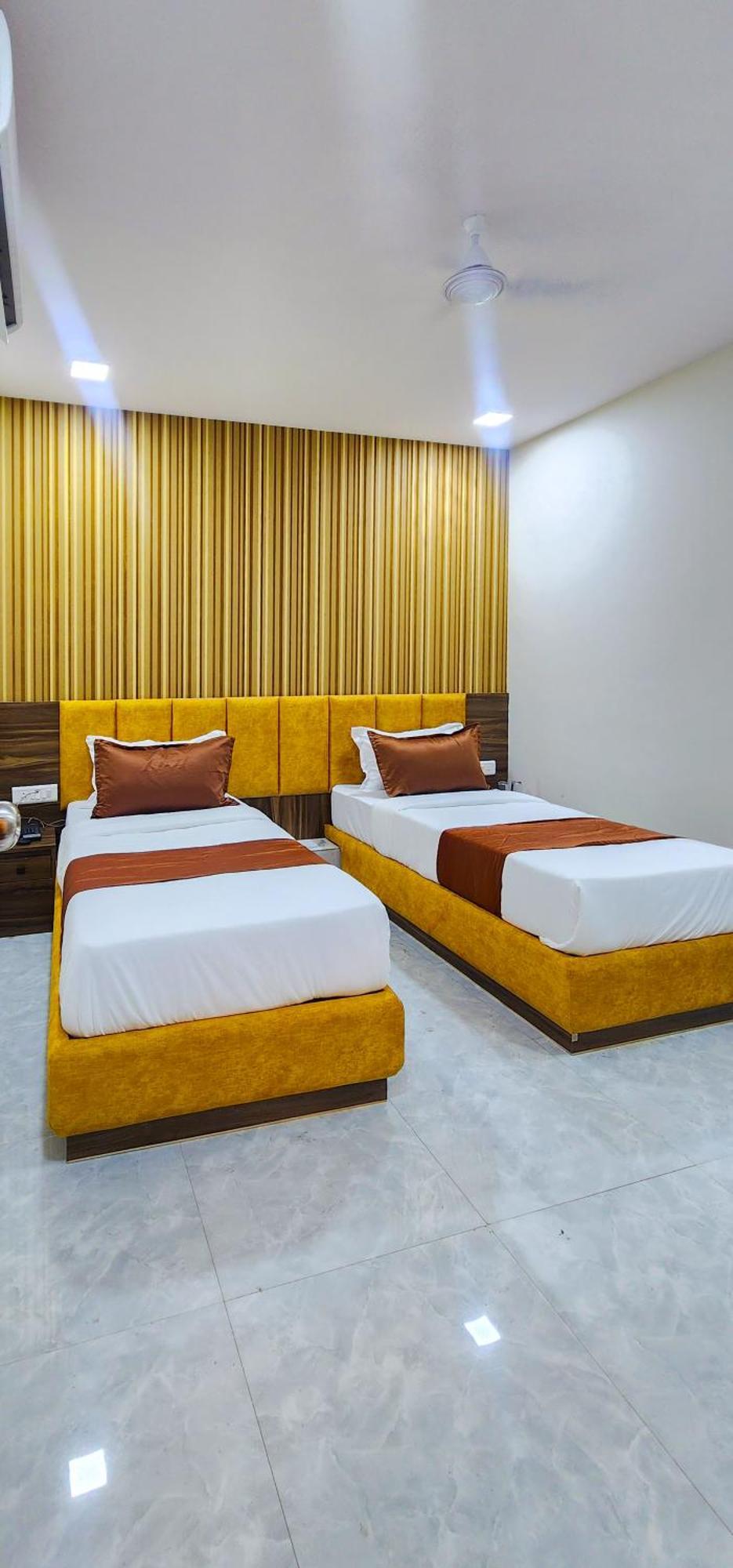 Hotel Nova Blue Ahmedabad Luaran gambar
