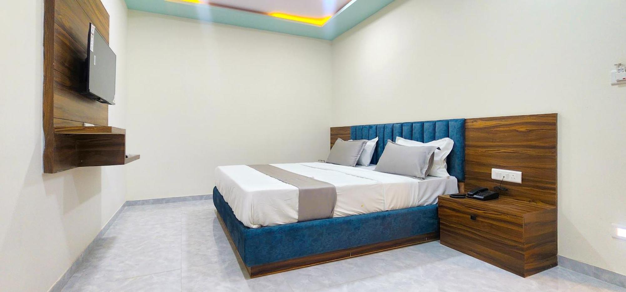Hotel Nova Blue Ahmedabad Luaran gambar