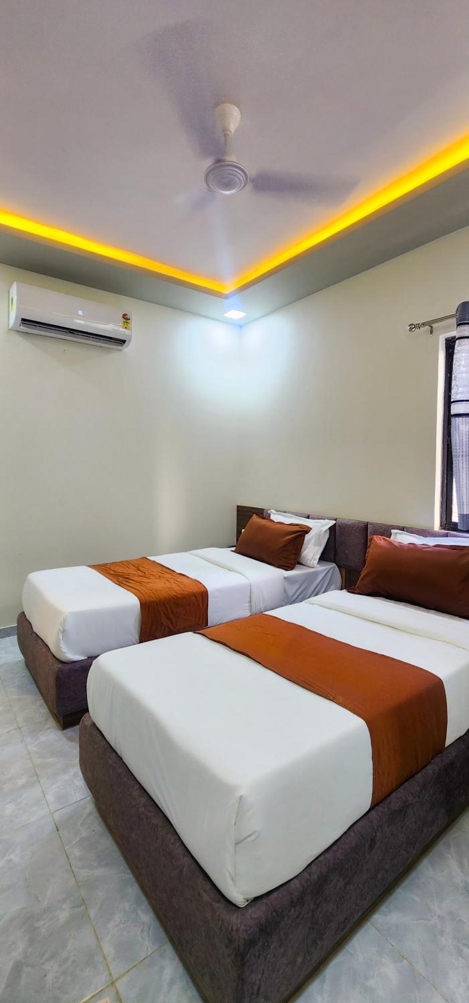 Hotel Nova Blue Ahmedabad Luaran gambar