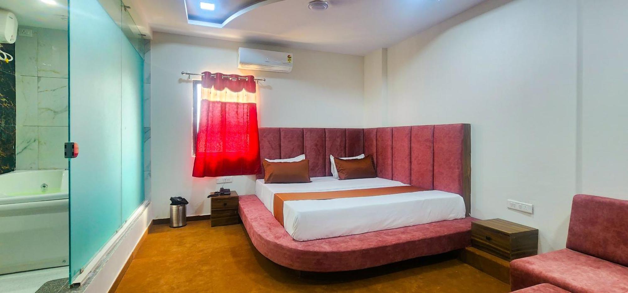 Hotel Nova Blue Ahmedabad Luaran gambar