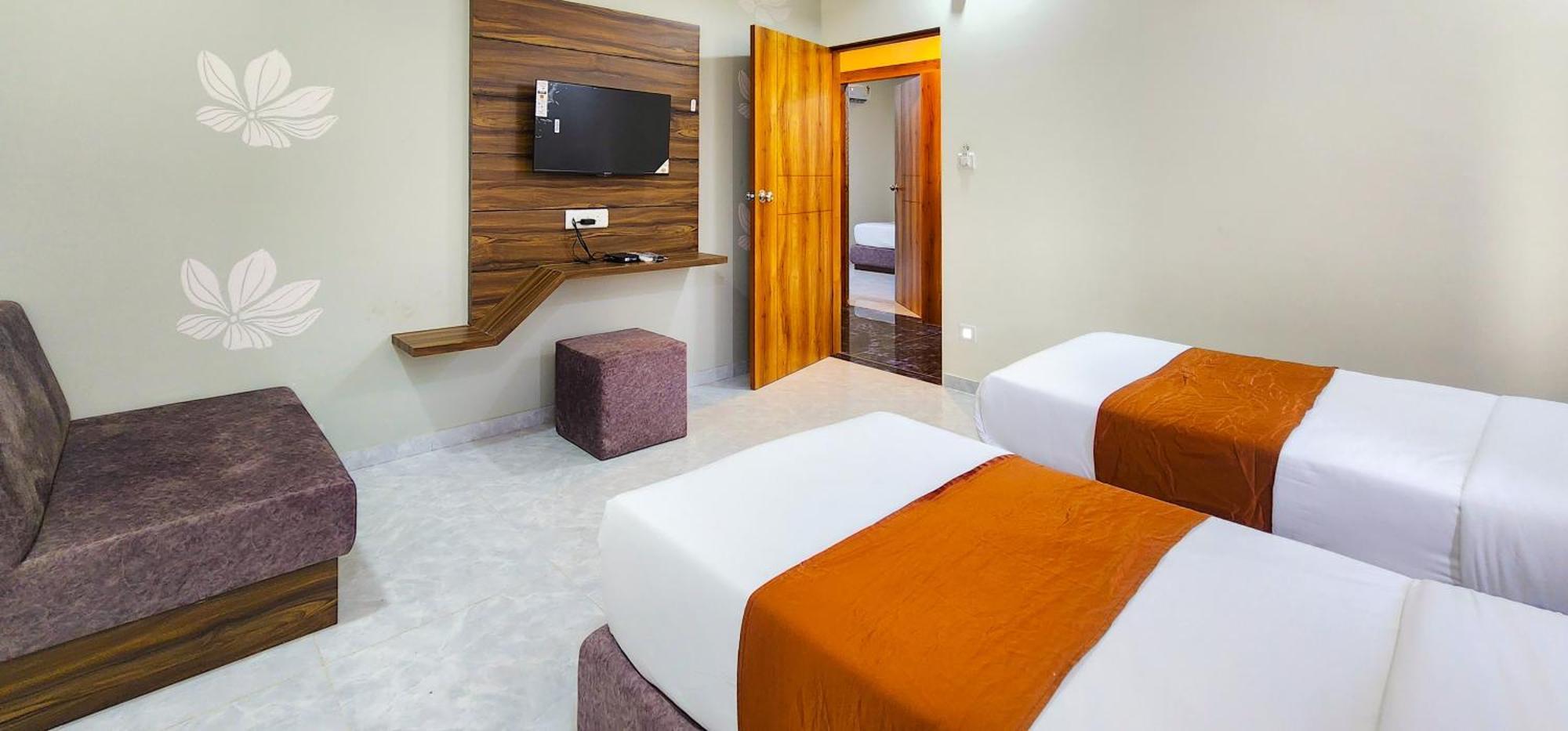 Hotel Nova Blue Ahmedabad Luaran gambar