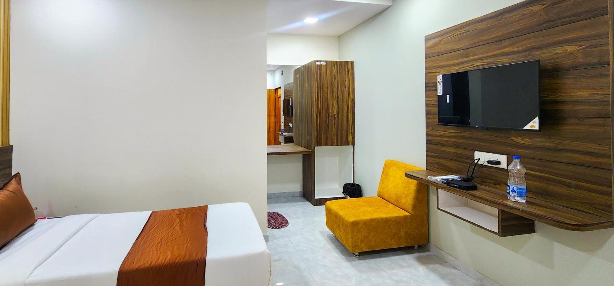 Hotel Nova Blue Ahmedabad Luaran gambar