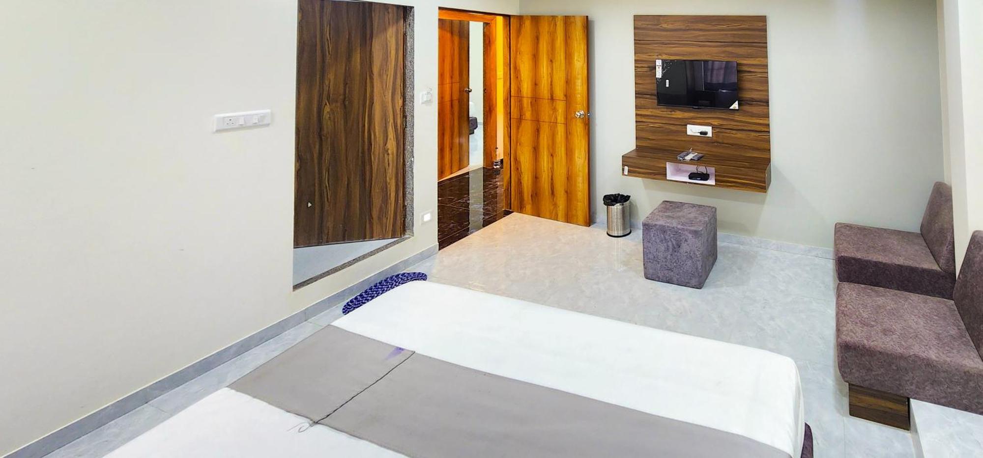 Hotel Nova Blue Ahmedabad Luaran gambar