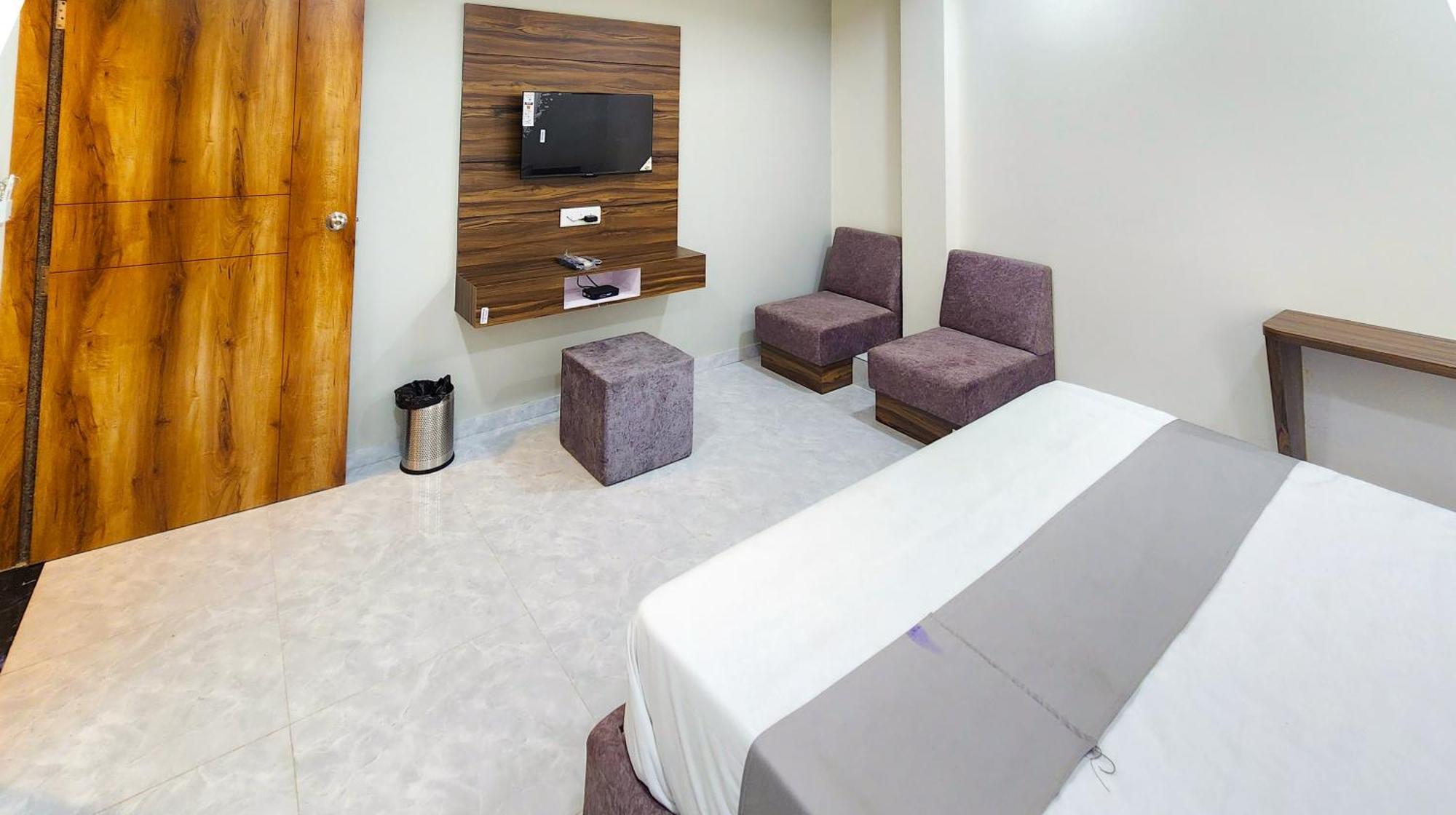 Hotel Nova Blue Ahmedabad Luaran gambar
