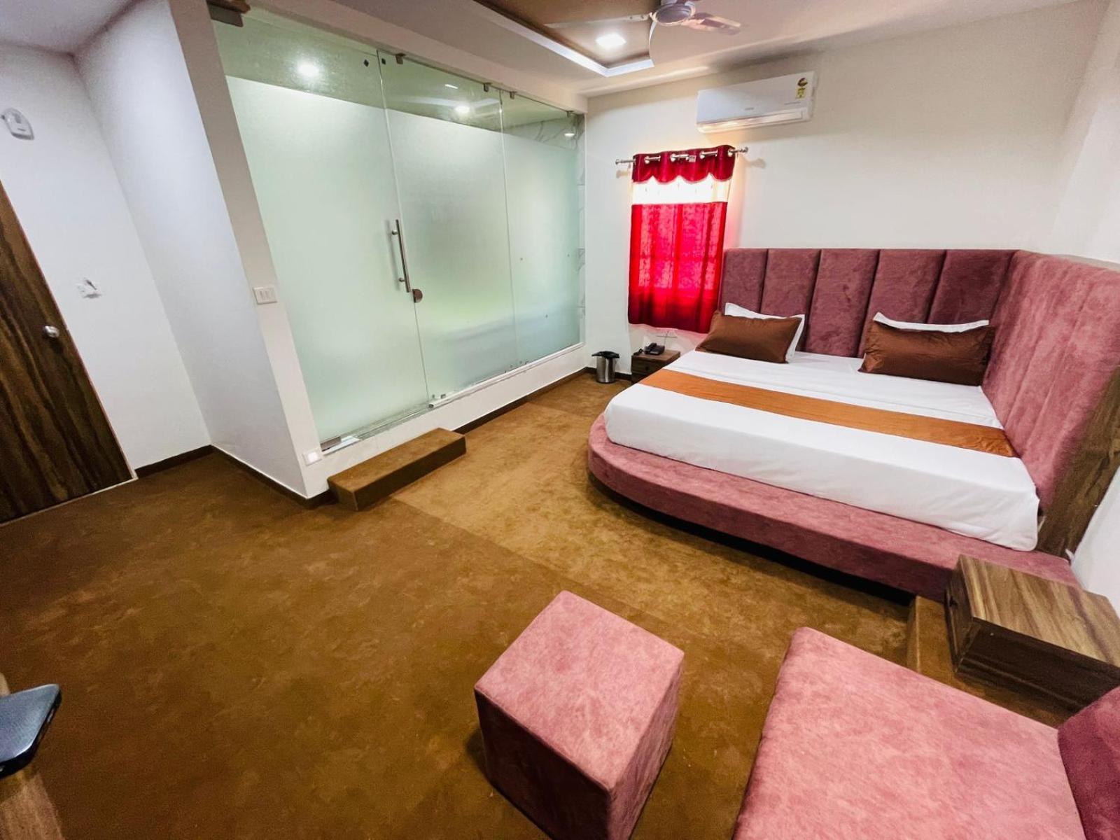 Hotel Nova Blue Ahmedabad Luaran gambar