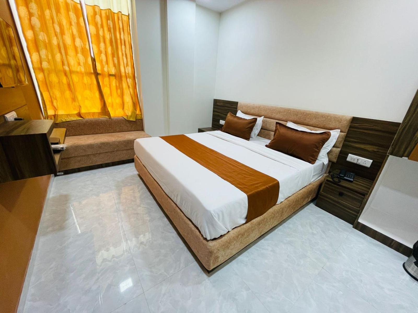 Hotel Nova Blue Ahmedabad Luaran gambar
