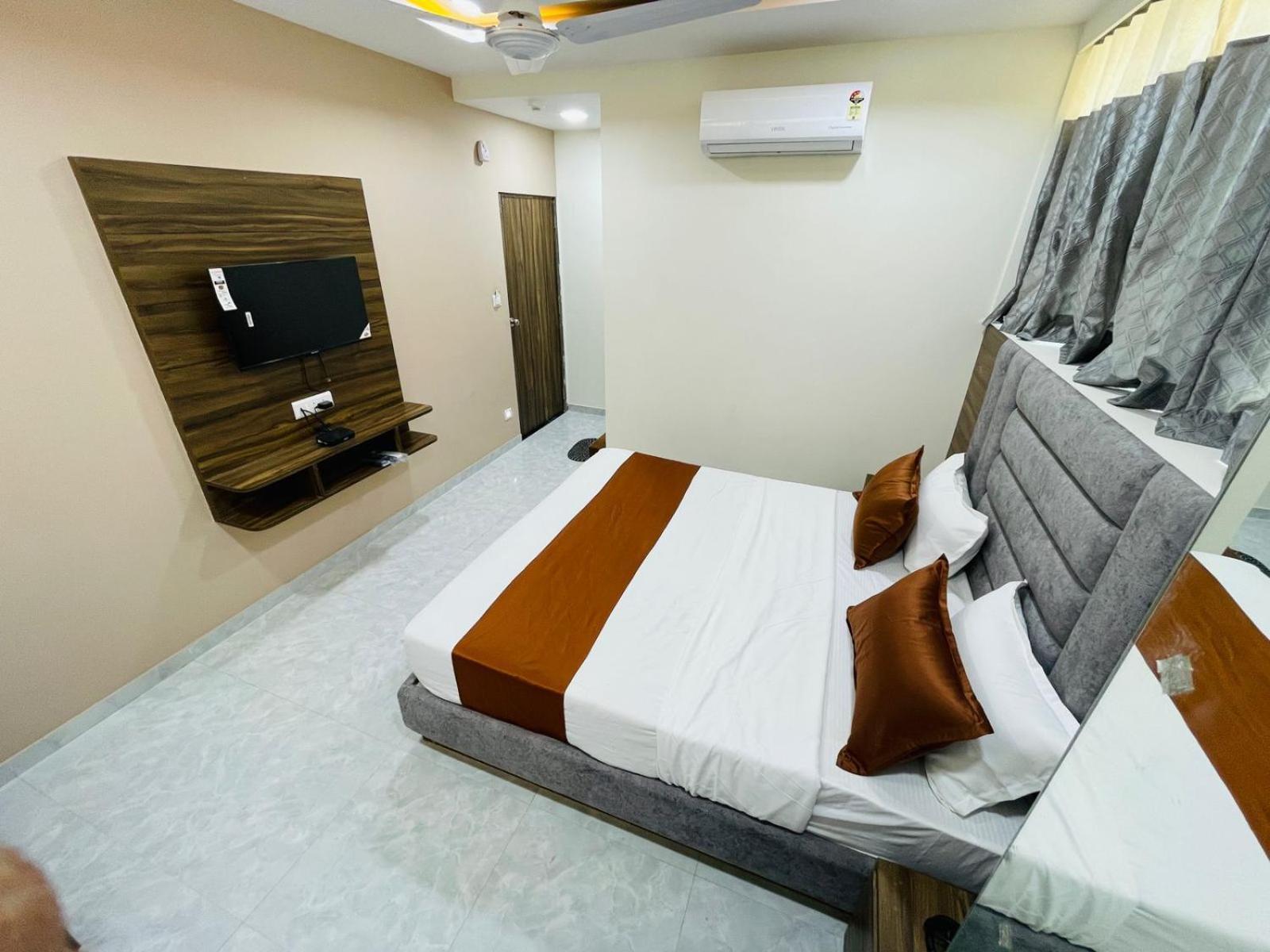 Hotel Nova Blue Ahmedabad Luaran gambar