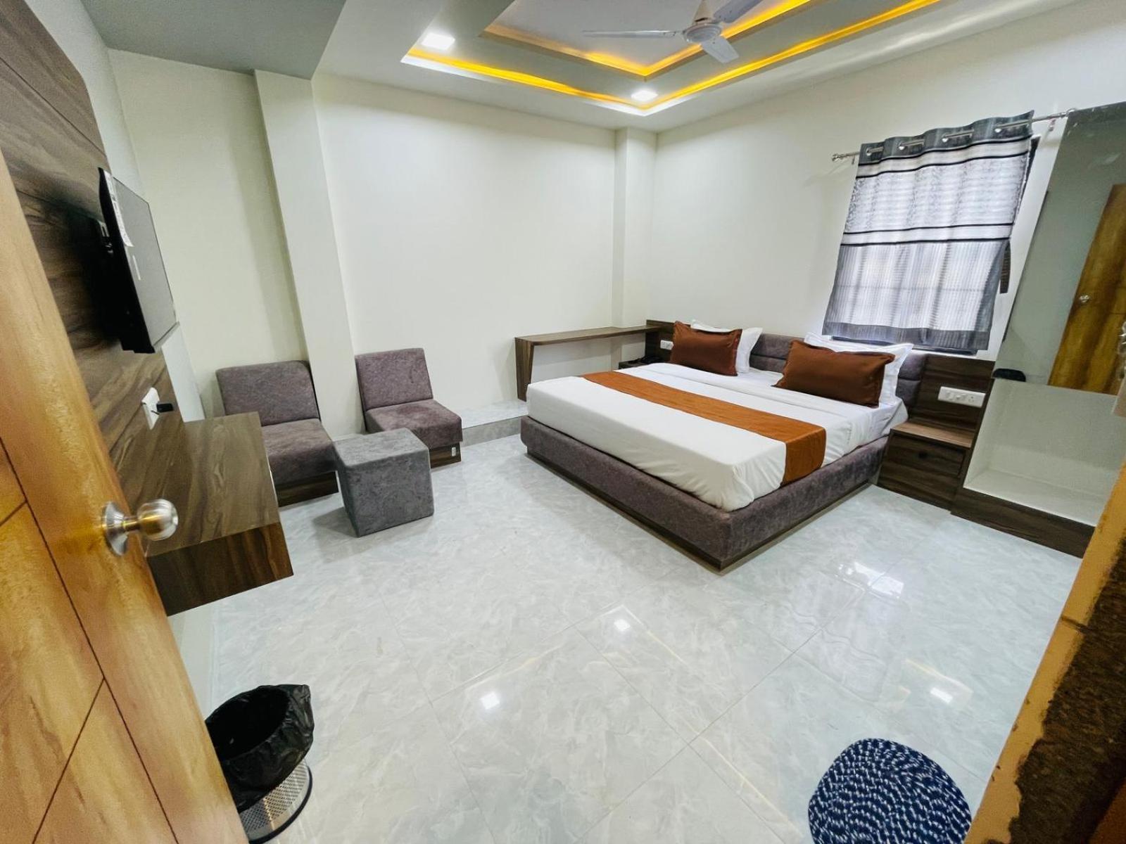 Hotel Nova Blue Ahmedabad Luaran gambar