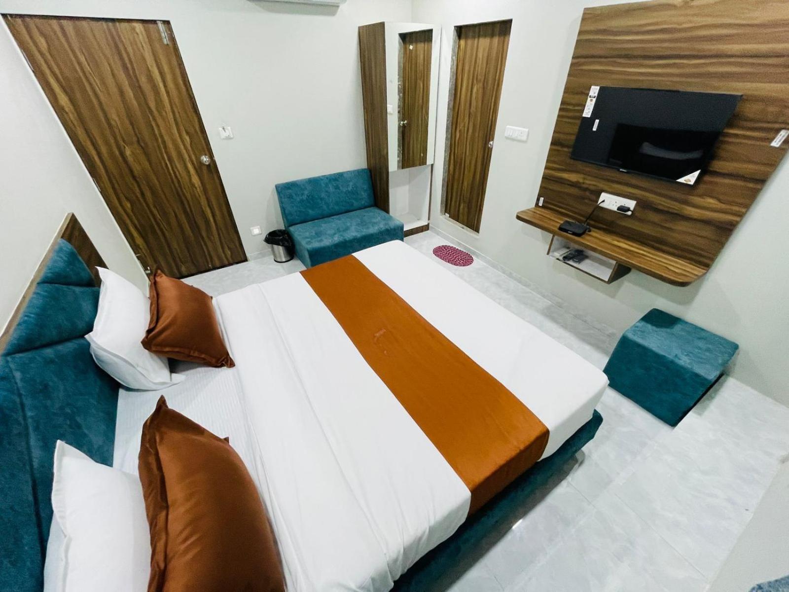 Hotel Nova Blue Ahmedabad Luaran gambar