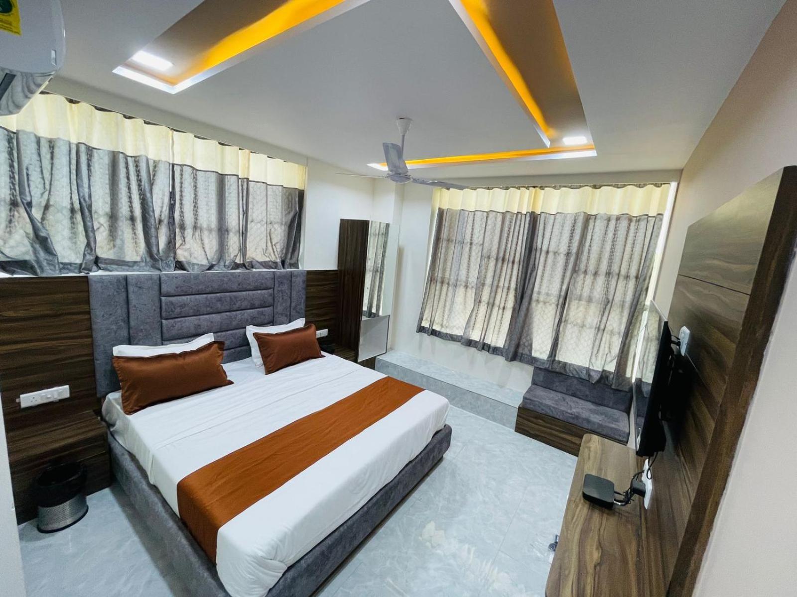 Hotel Nova Blue Ahmedabad Luaran gambar